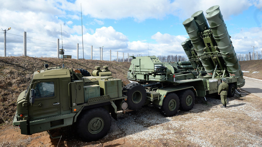 S-400 Triumph adalah salah satu sistem misil antipesawat yang ditempatkan untuk melindungi Moskow.