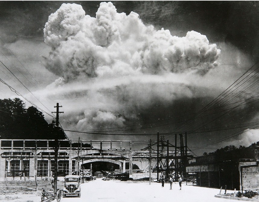 Jedrska goba bombe, vržene na Nagasaki, z oddaljenosti 9,6 km. 9. avgust 1945. 