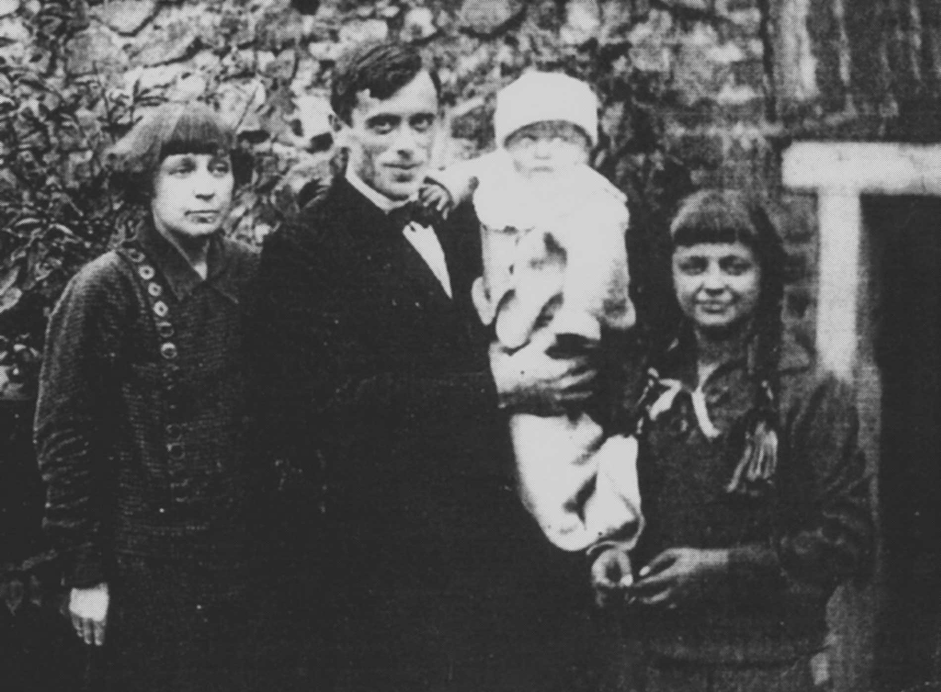 マリーナ・ツヴェターエワと家族、プラハ、1925年