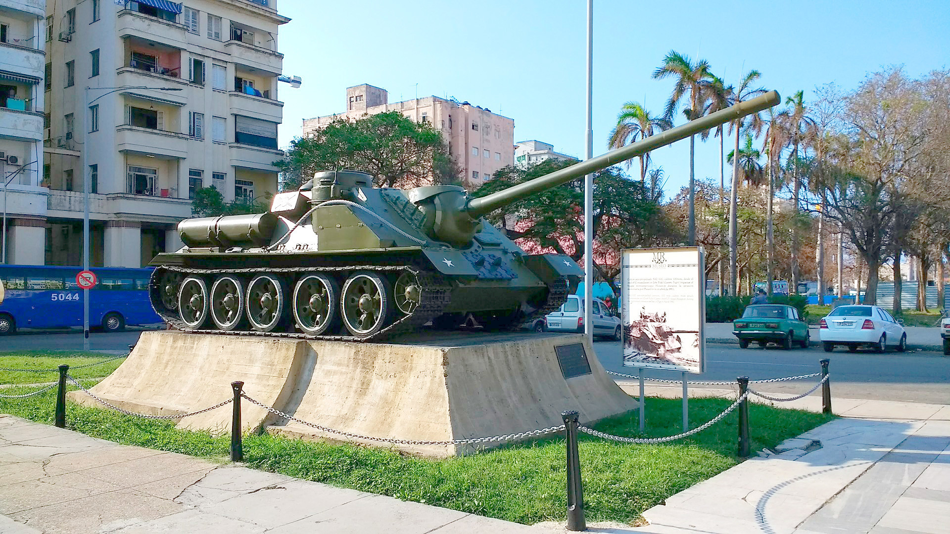 Su-100 iz kojeg je pucao Castro. Havana.