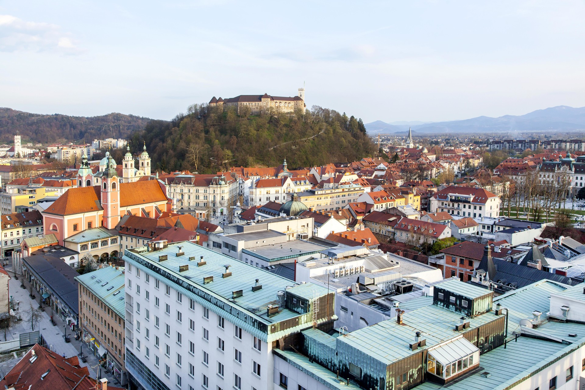 Ljubljana ustvari dober vtis že s svojim imenom, razmišlja pesnica.