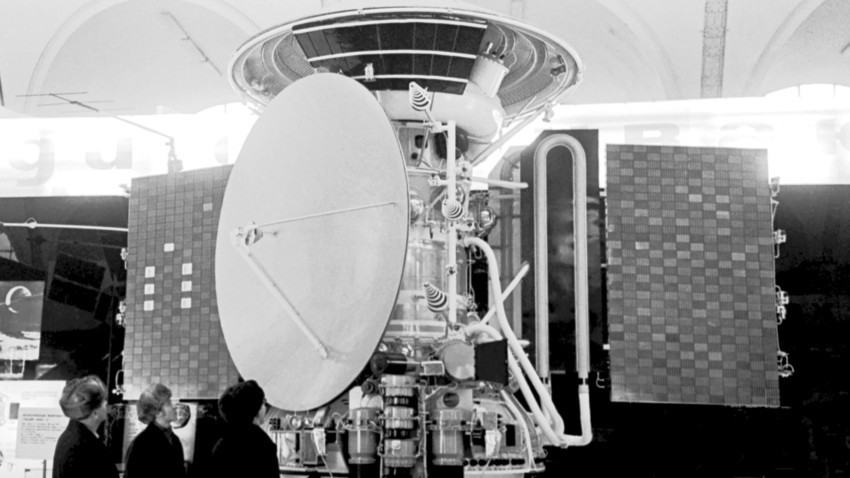 Копија од автоматската интерпланетарна станица „Марс-3“ во павилјонот „Вселена“ на изложбата Државните национални економски достигнувања.