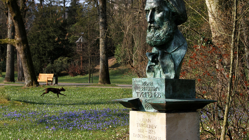 イワン・トゥルゲーネフのの胸像、バーデン＝バーデン