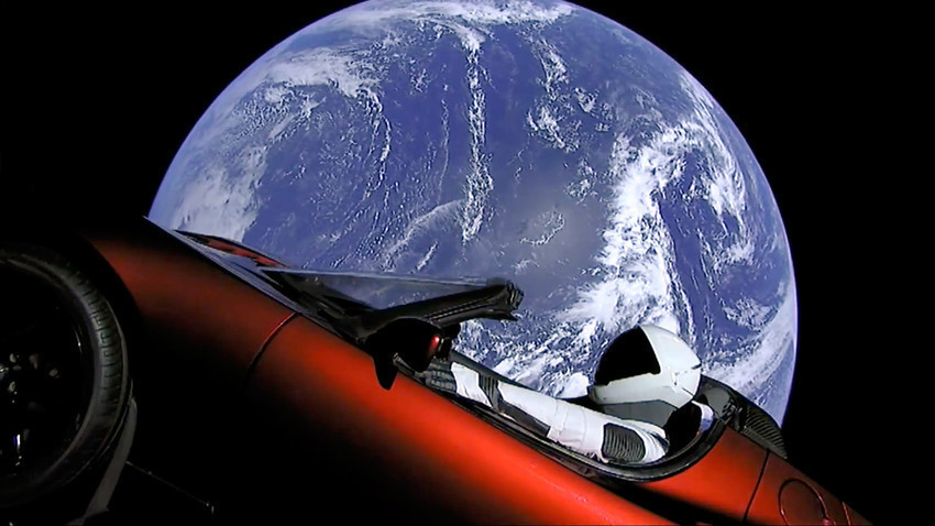 Личниот автомобил Tesla Roadster на Илон Маск во вселената по лансирањето на ракетата „Фалкон“