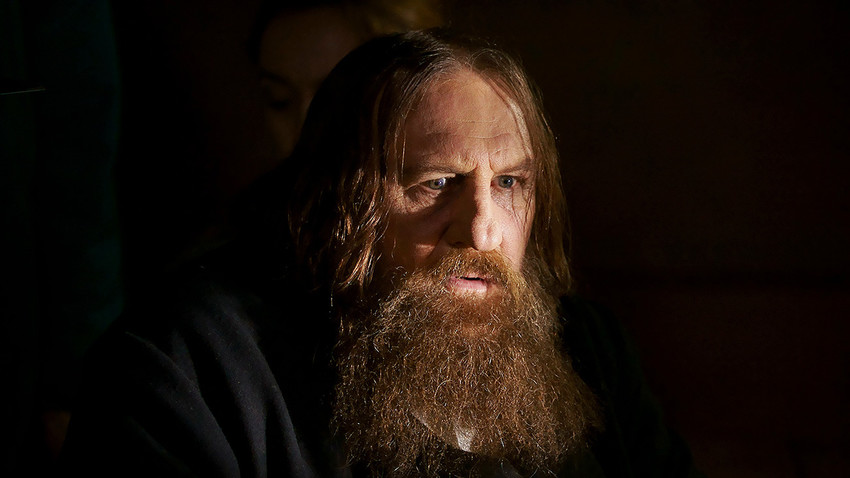 Aktor Prancis Gérard Depardieu memerankan Rasputin.