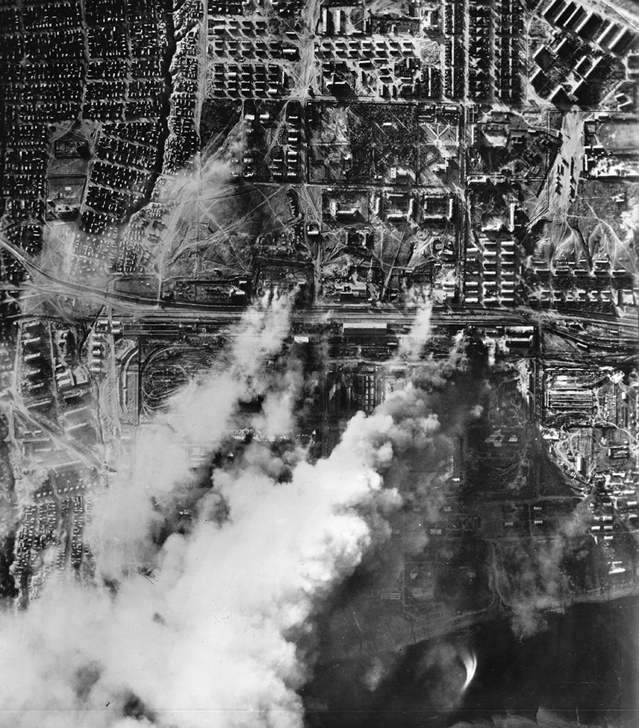 Njemačko zrakoplovstvo bombardirae Staljingrad u rujnu 1942. godine.

