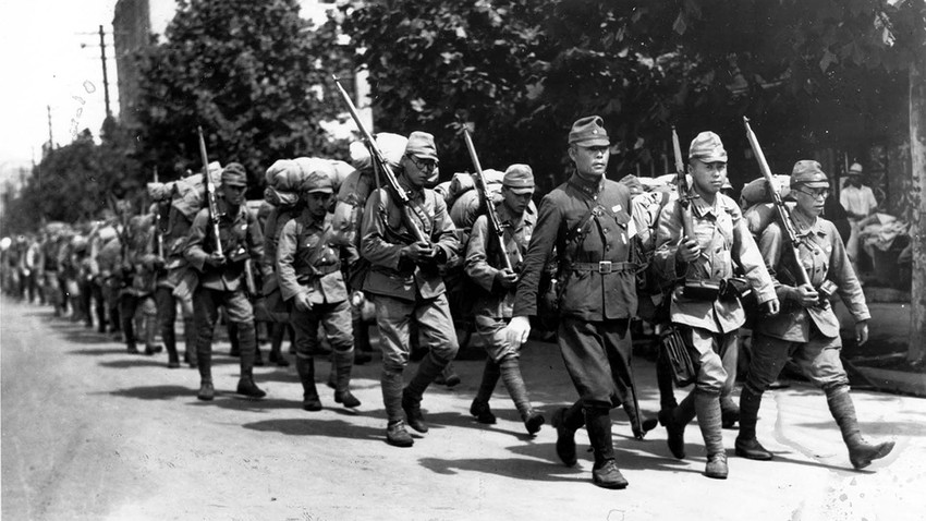 Tentara Jepang berbaris di Seoul, 1920-an.