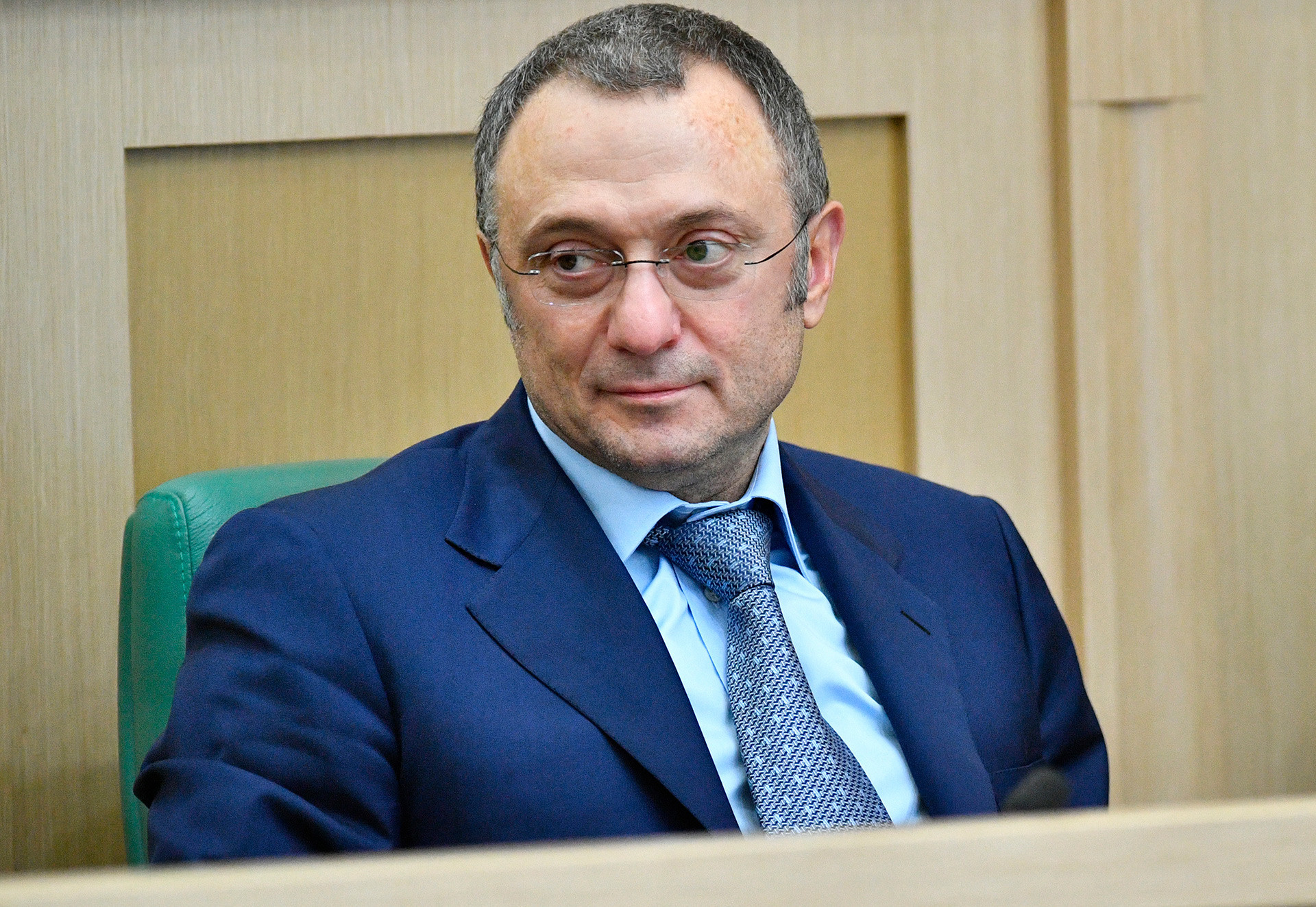 Suleiman Kerimov, mantan pemilik Anzhi Makhachkala yang menjadi tokoh di balik penjualan pemain-pemain besar, seperti Willian dan Samuel Eto'o. Ia menjual klubny pada 2016.