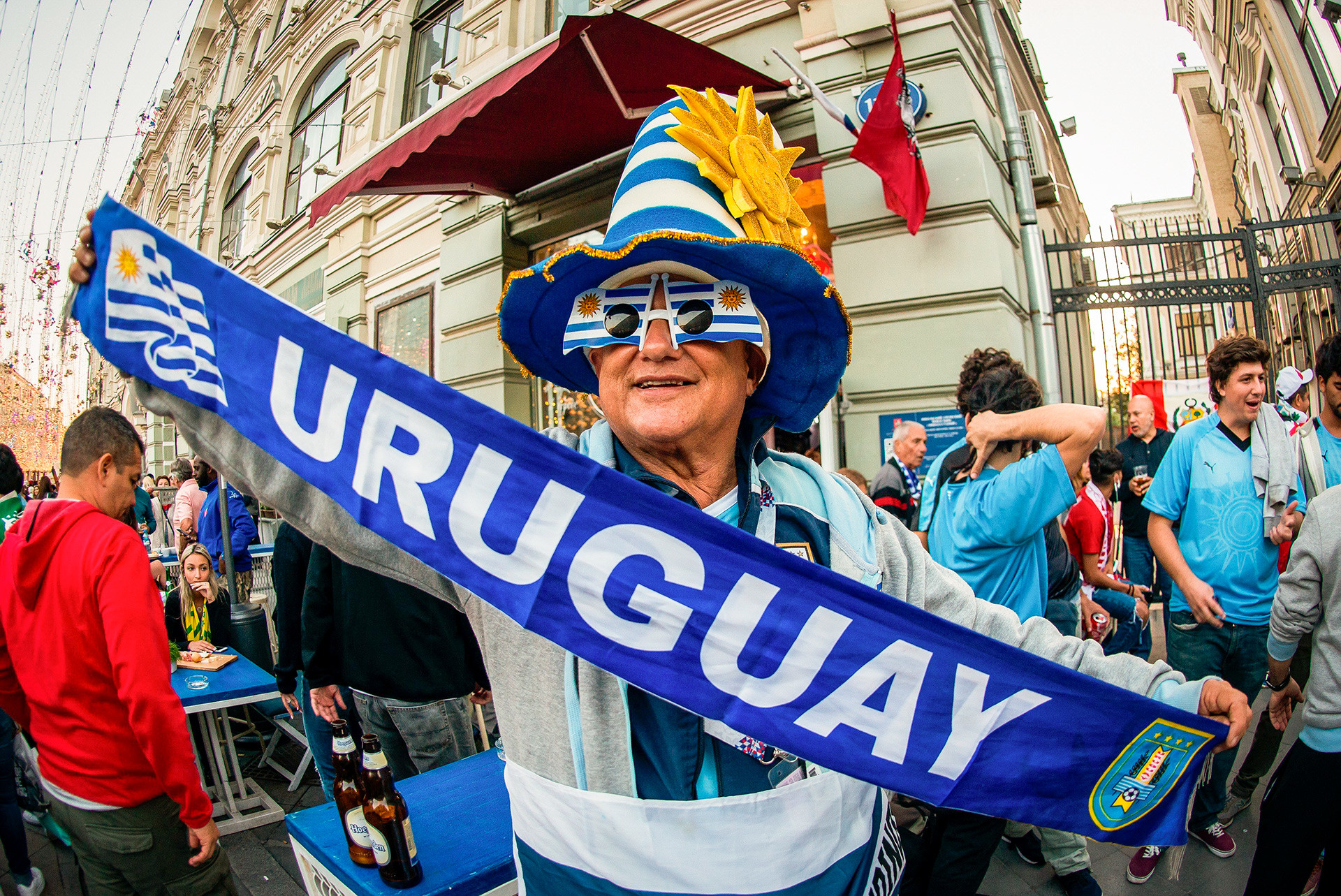 Suporter Uruguay merupakan salah satu suporter paling berisik di Moskow. Timnas mereka akan berusaha keas untuk mematahkan semangat Rusia dengan menurunkan pasangan Luis Suarez dan Edinson Cavani yang menakutkan.