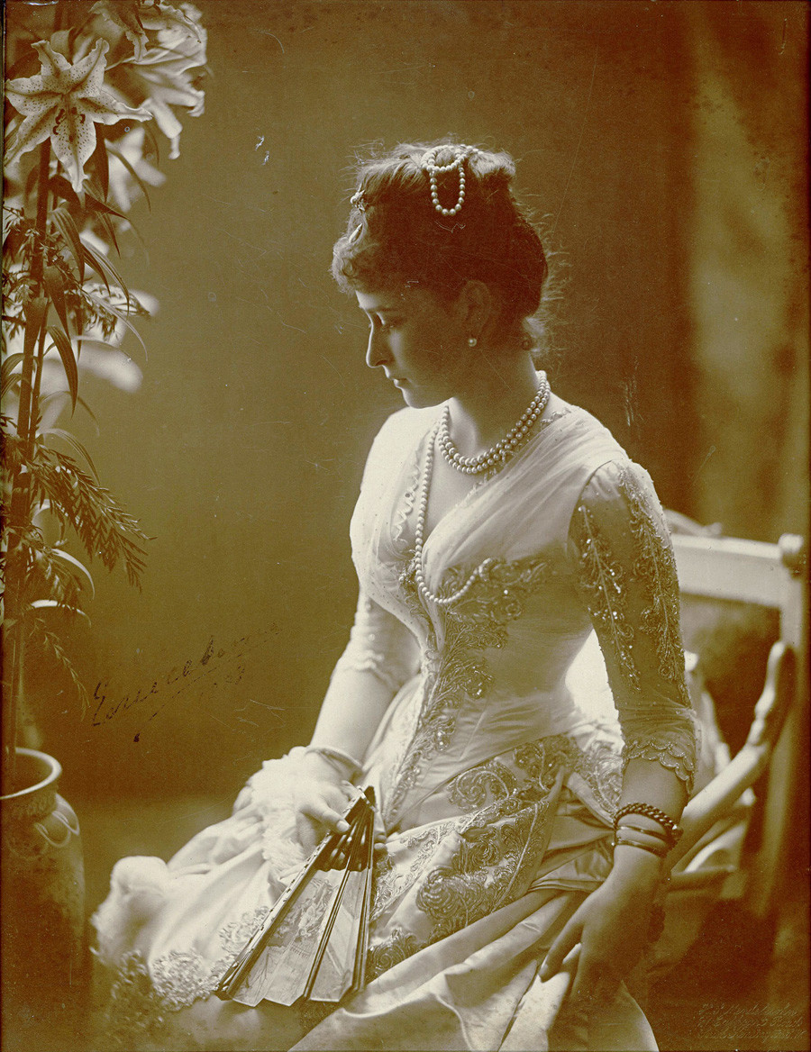 Jelizaveta Fjodorovna - soproga Mihaila Aleksandroviča Romanova in sestrična zadnje ruske carice Aleksandre
 