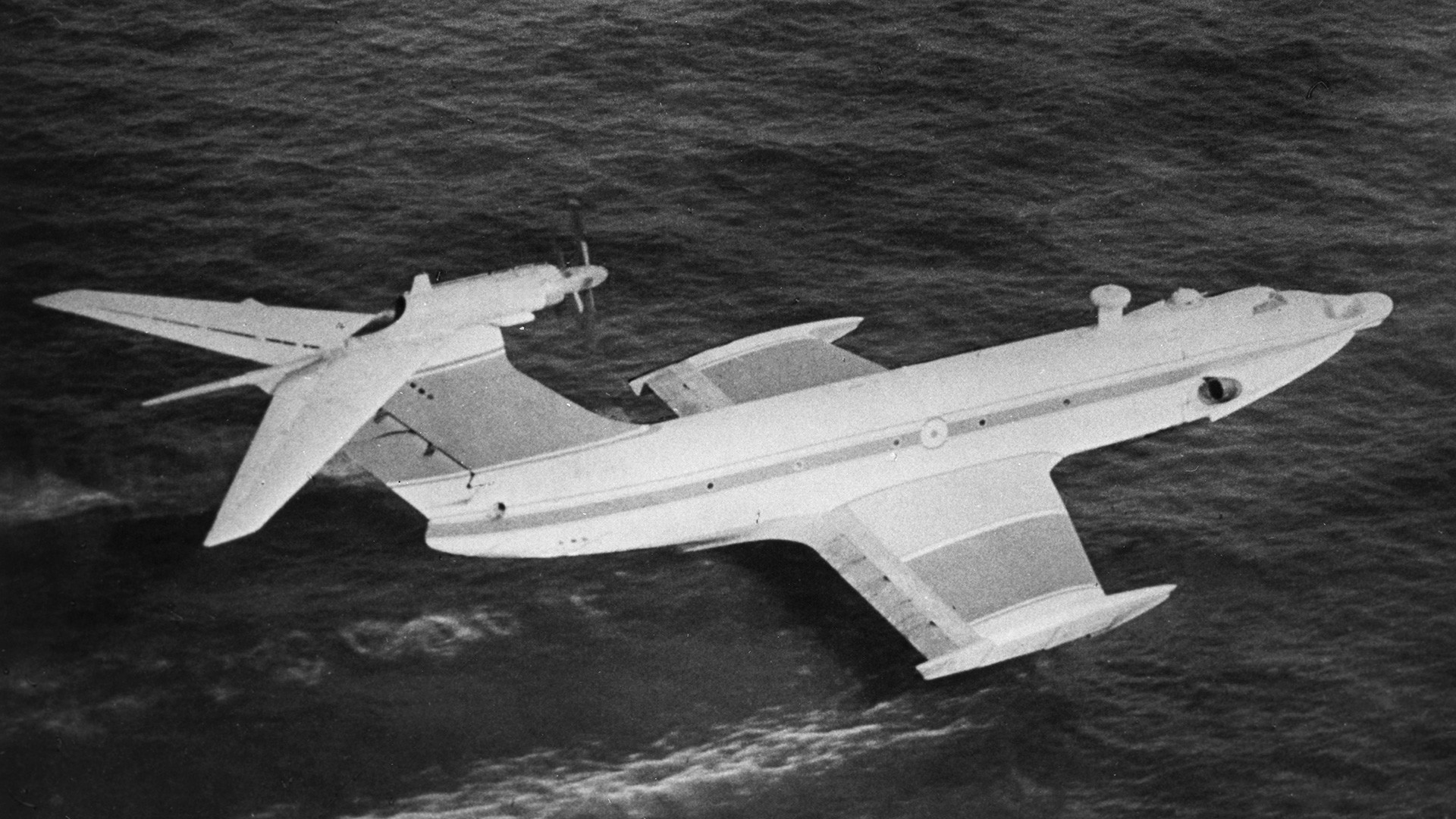 Sovjetski ekranoplan Orljonok (»Orlič«), ki je lahko vzletal in pristajal tudi v močnem vetru.