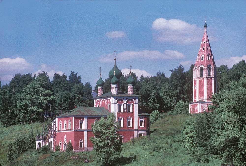 Romanov. Campanile e Chiesa dell’Icona della Vergine di Kazan. Vista sud-ovest dal fiume Volga. 25 luglio 1997
