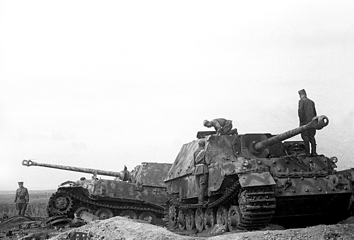Der erbeutete Panzer Tiger II, 1942