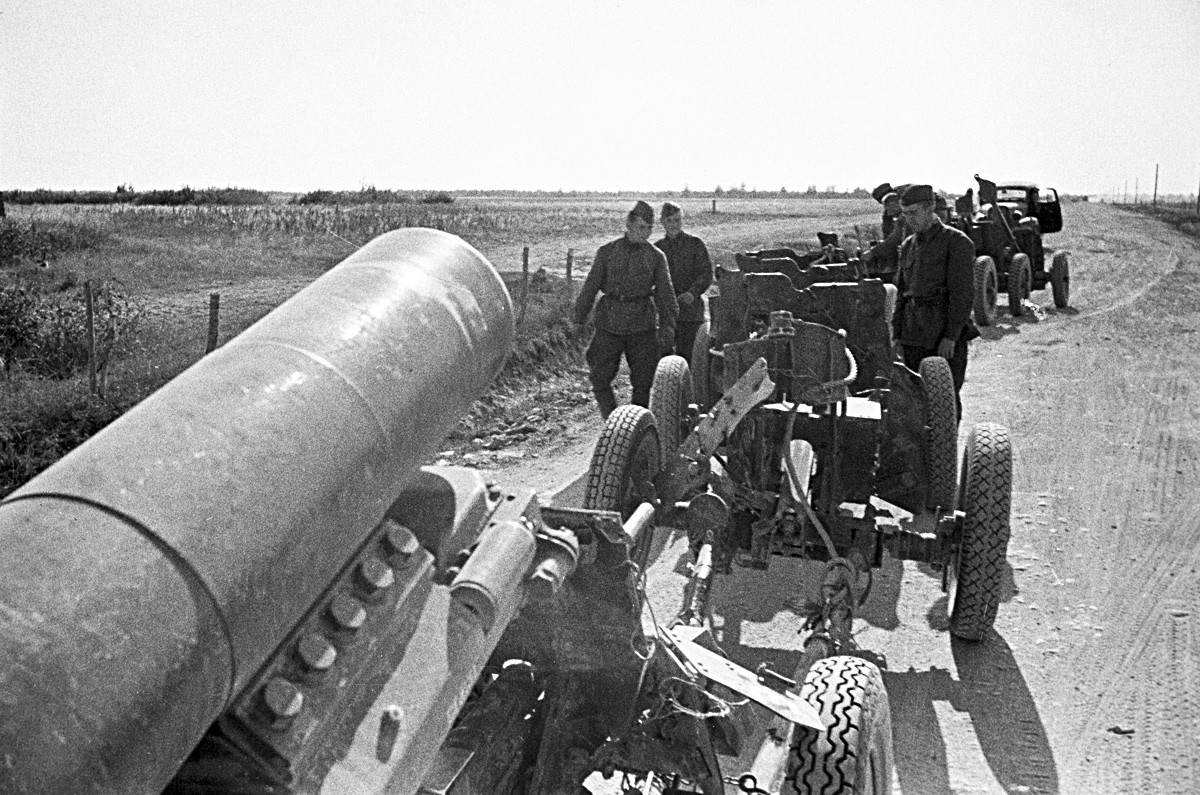 Sowjetische Soldaten und ihre erste Trophäen, 1942