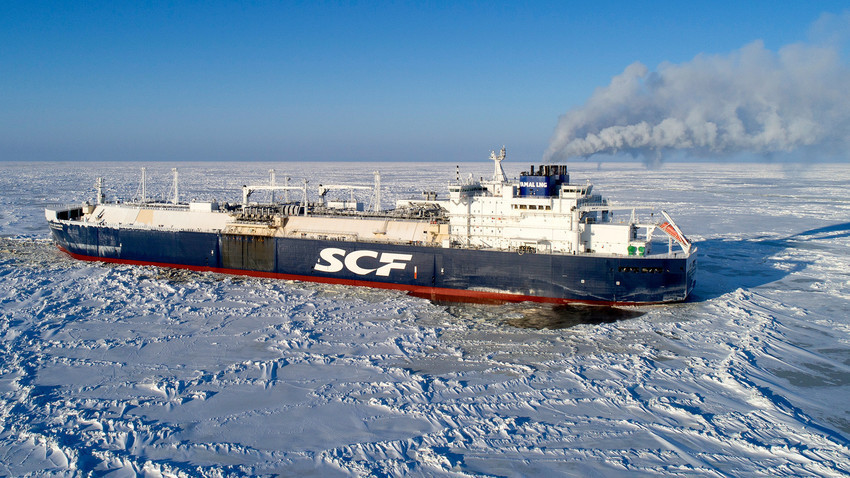Арктичкиот танкер за транспорт на гас „Кристоф де Маржери“ во водите на Опскиот залив, Карско море