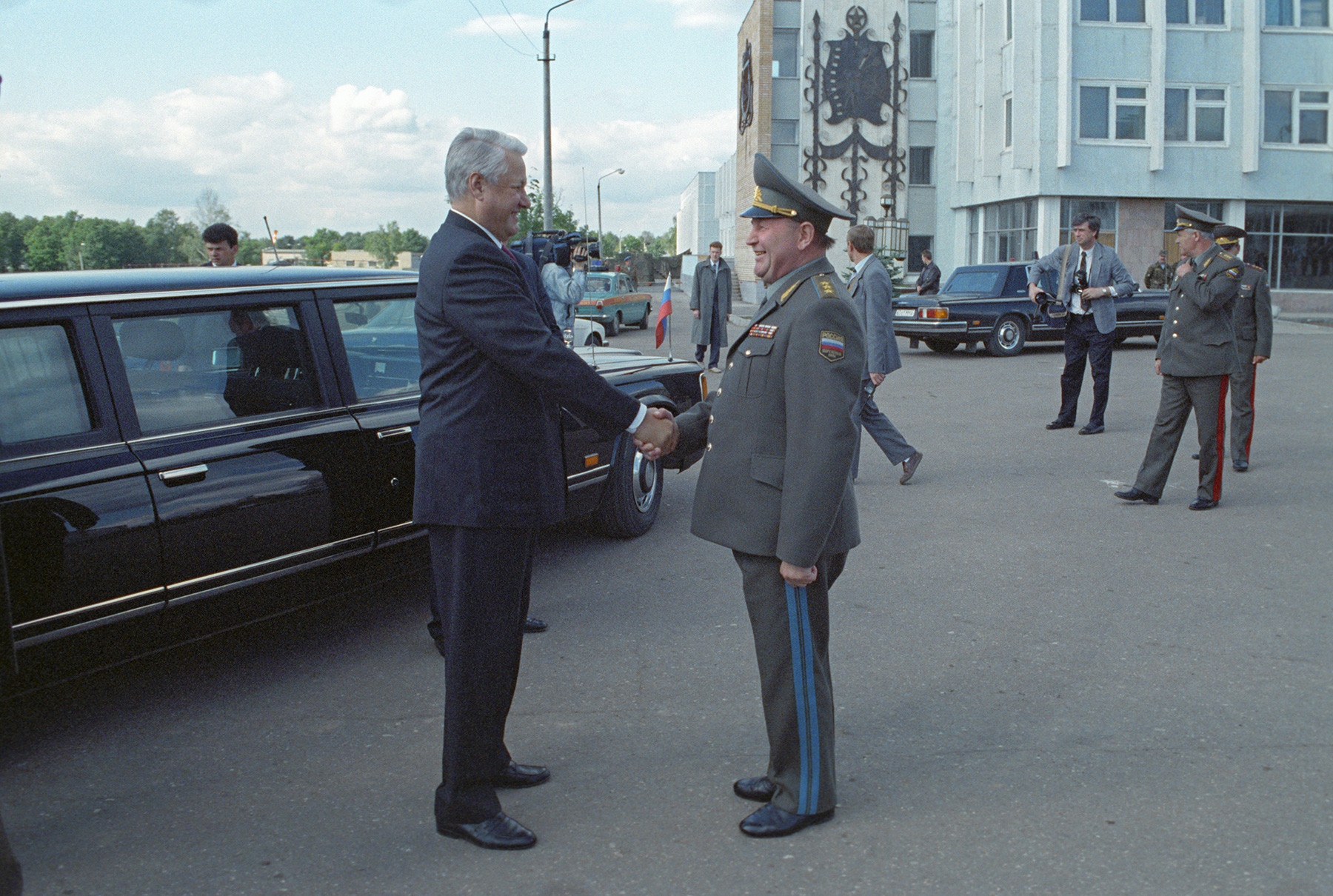 Председник Русије Борис Јељцин (1931-2007) у посети дивизији ваздушно-десантних јединица код  Наро-Фоминска. 15.08.1993.