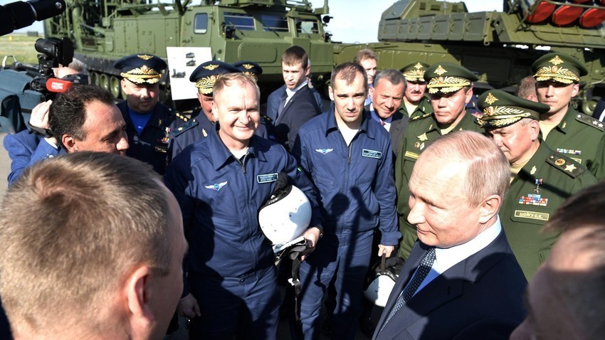 Vladimir Putin u posjetu Centru za testiranje letova "Čkalov", Ahtubinsk, Astrahanjska oblast