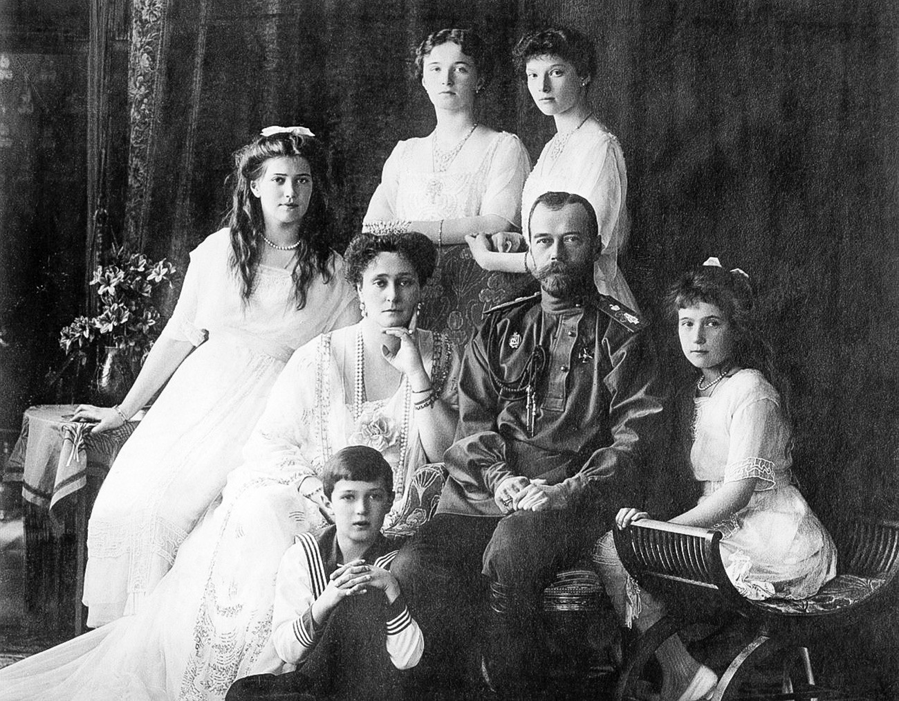 Zar Nikolaus II. und Zarin Alexandra Fjodorowna mit ihren Kindern