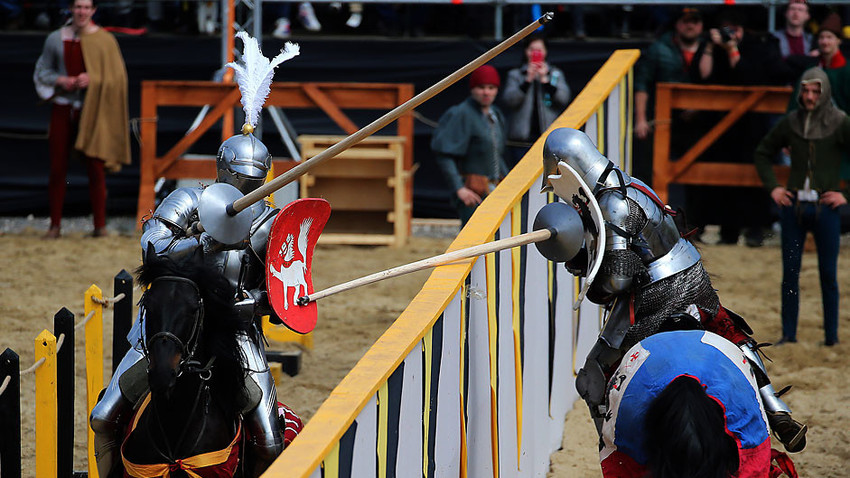 Ein echter Ritterkampf mitten in Moskau (VIDEO) - Russia Beyond DE