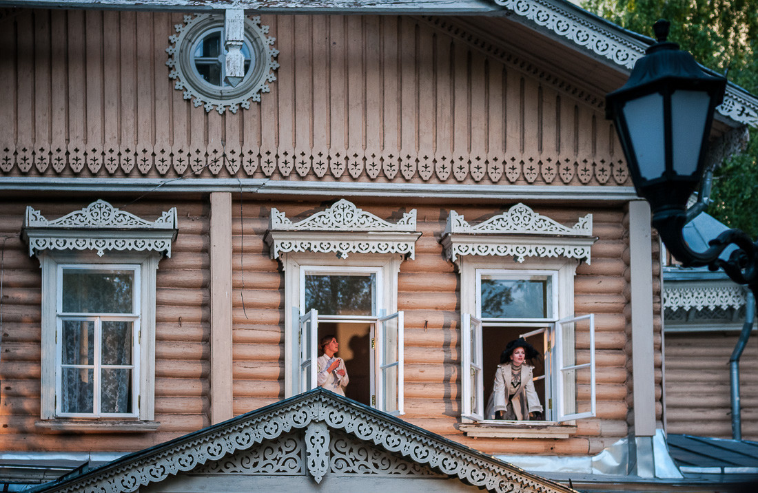 屋敷リュビーモフカの劇場、モスクワ州（チェーホフが一時期住んでいたところで、チェーホフはここで「桜の園」を執筆した）