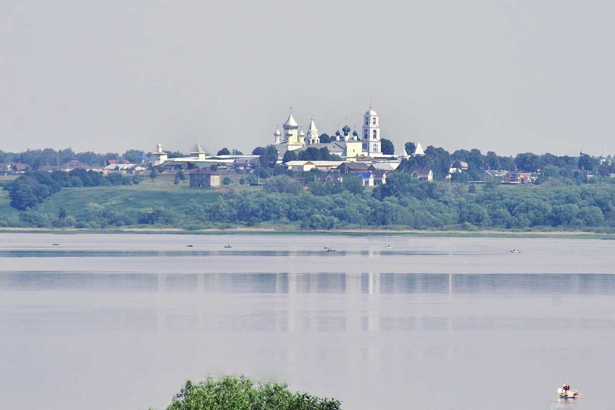 Jezero Pleščejevo, pogled iz Veskova proti Pereslavelj-Zaleskemu in samostanu sv. Nikolaja, 7. junij 2019