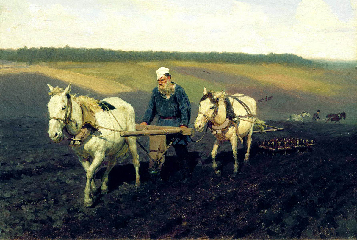 Leo Tolstoi auf einem gepflügten Feld, 1887