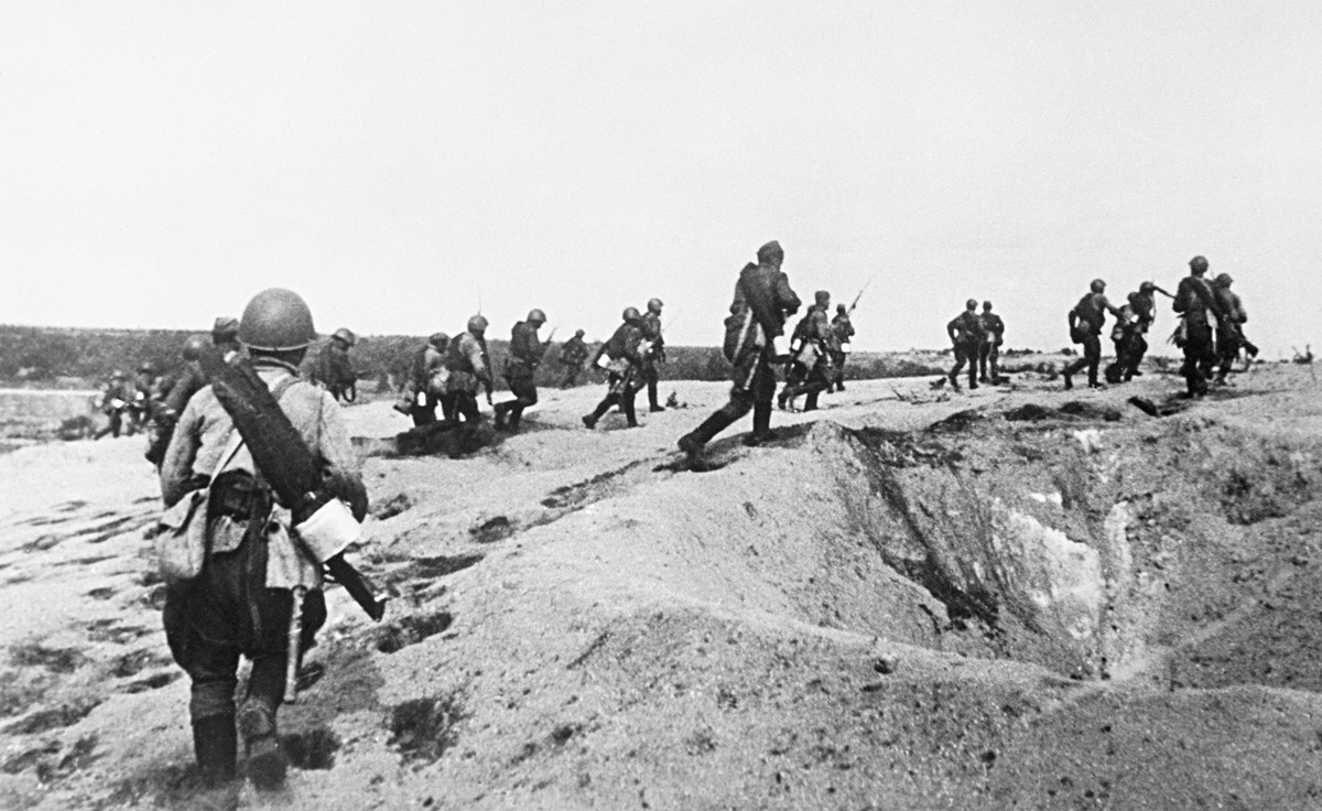 Borci 149. streljačke pukovnije Crvene armije u napadu tijekom okršaja na Halkin Golu.

