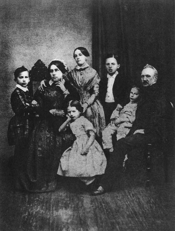  Семейство Чайковски през 1848 година (Пьотър е вляво) 