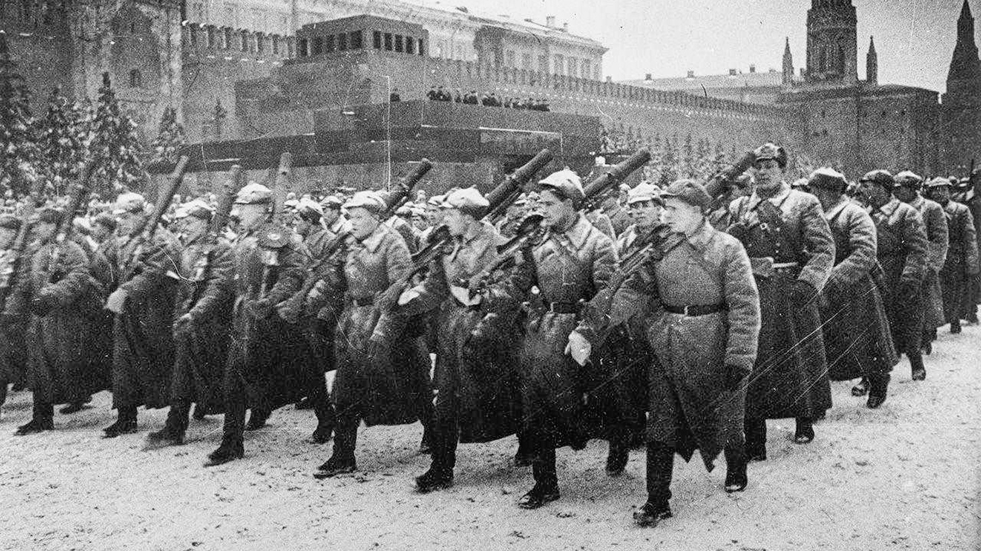 Pourquoi les Soviétiques ont-ils célébré la Révolution alors que Moscou ...