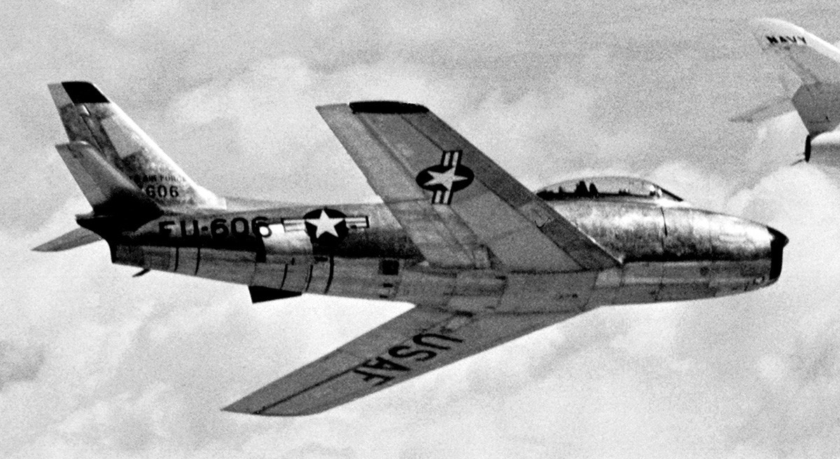 F-86 Sabre med letom