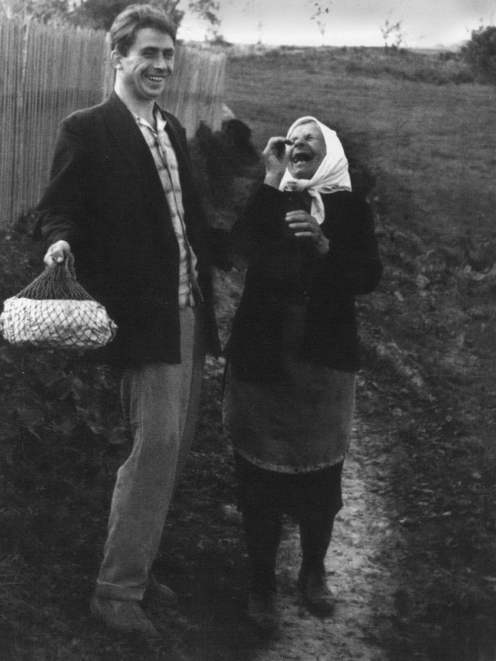 おばあちゃんと孫　（モスクワ地方、1966年）
