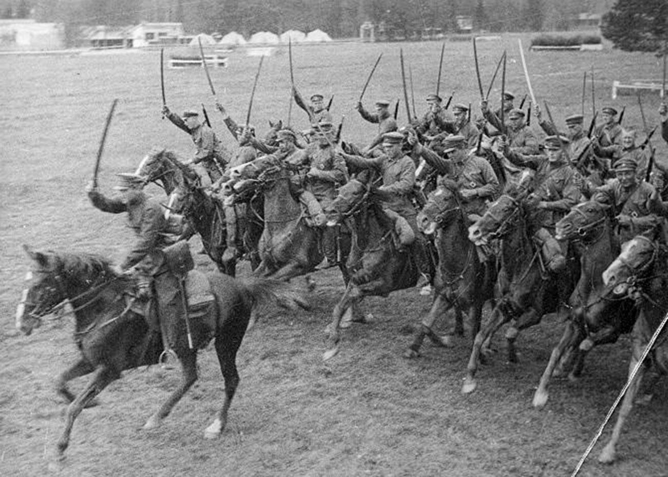Советская кавалерия.