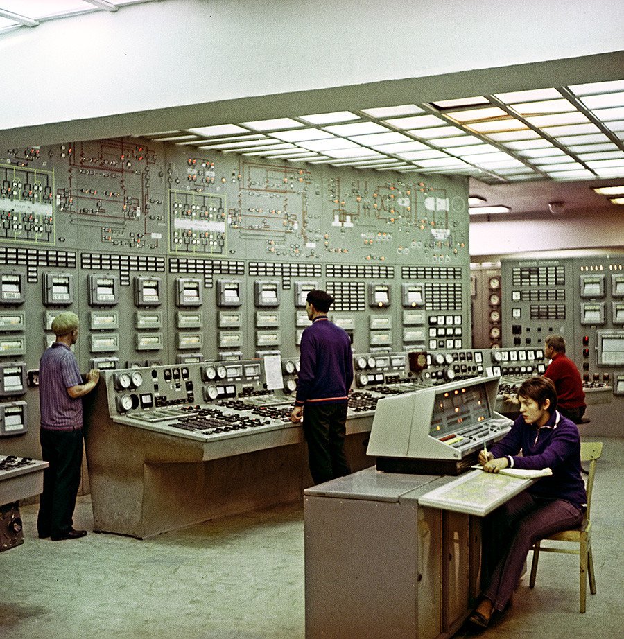 Panel kontrol dari Pembangkit Listrik Tenaga Panas Lukoml di kota Novolukoml, 1972.