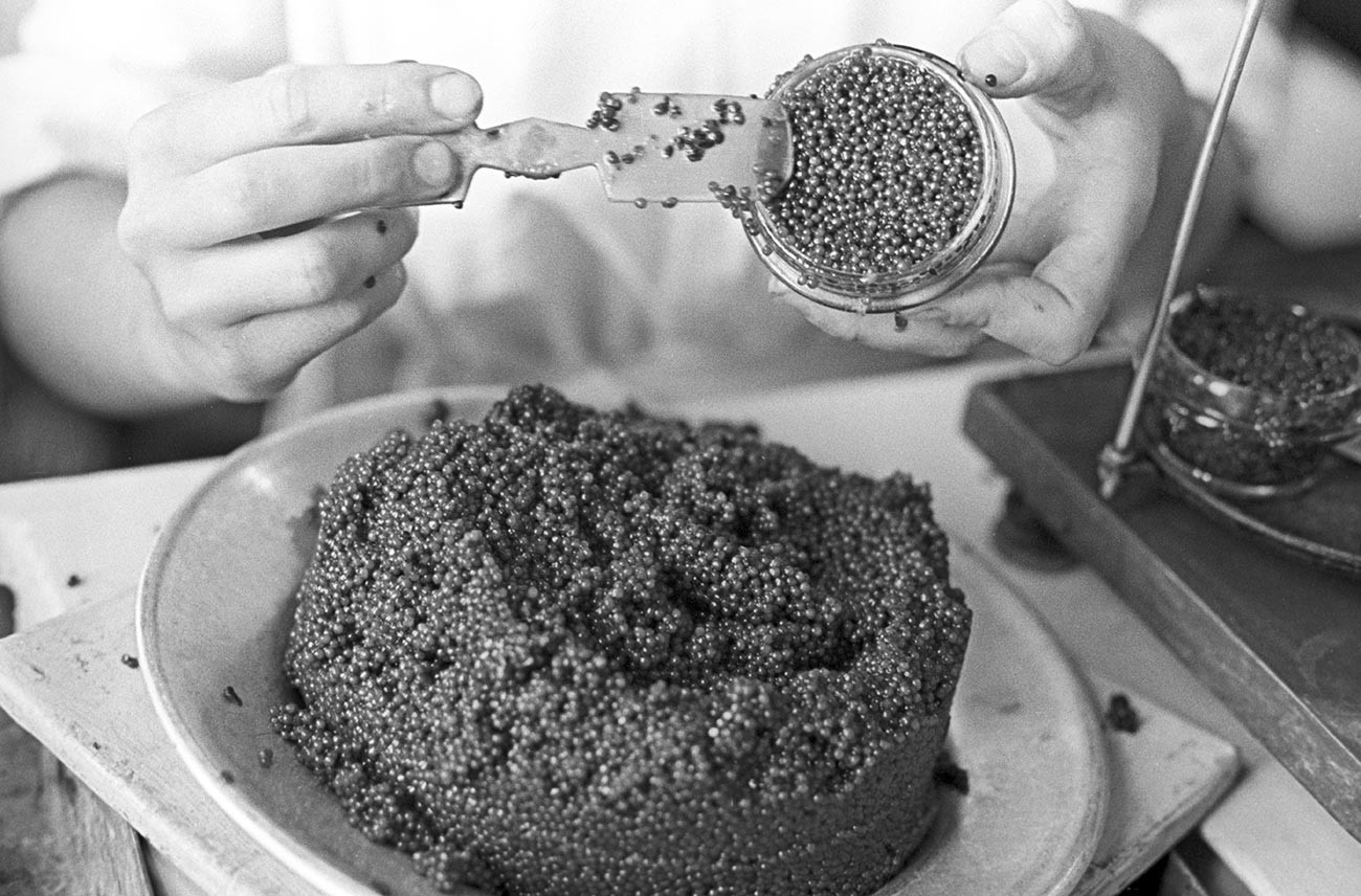 ‘Caviar negro’, el rey del porno alimentario soviético (1965).