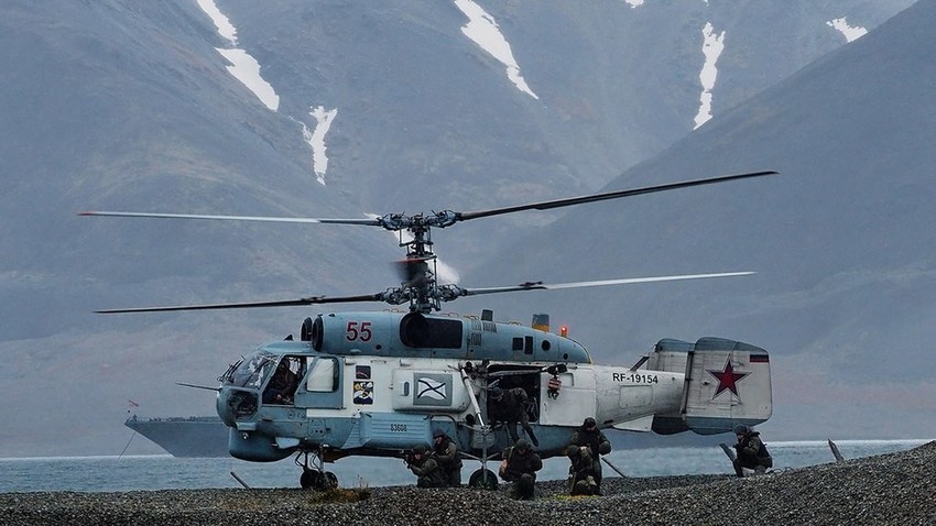 Ejercicio de la agrupación ártica de la Flota del Norte para desembarcar y defender la costa de Chukotka durante las maniobras Vostok-2018