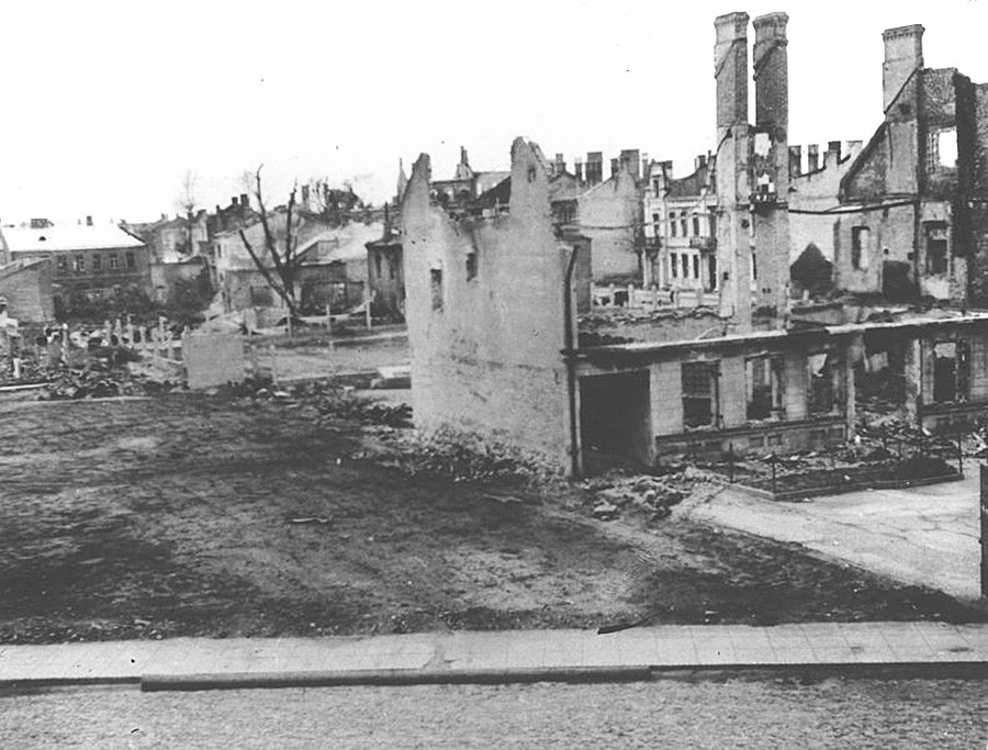 破壊されたミンスクの街。1941年-1942年