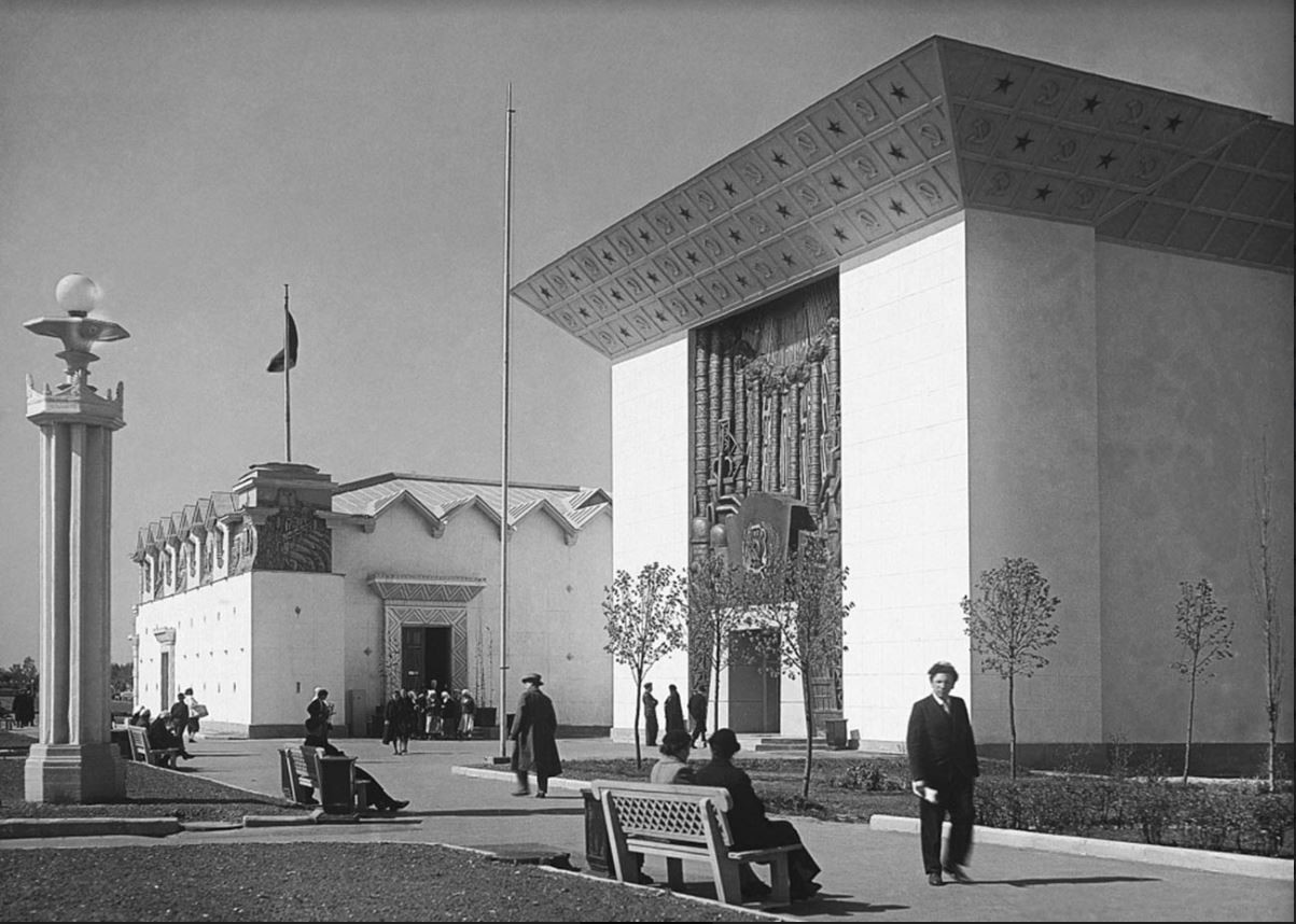 Naum Granovski. VSHV. Paviljon osrednjih regij RSFSR, 1939
