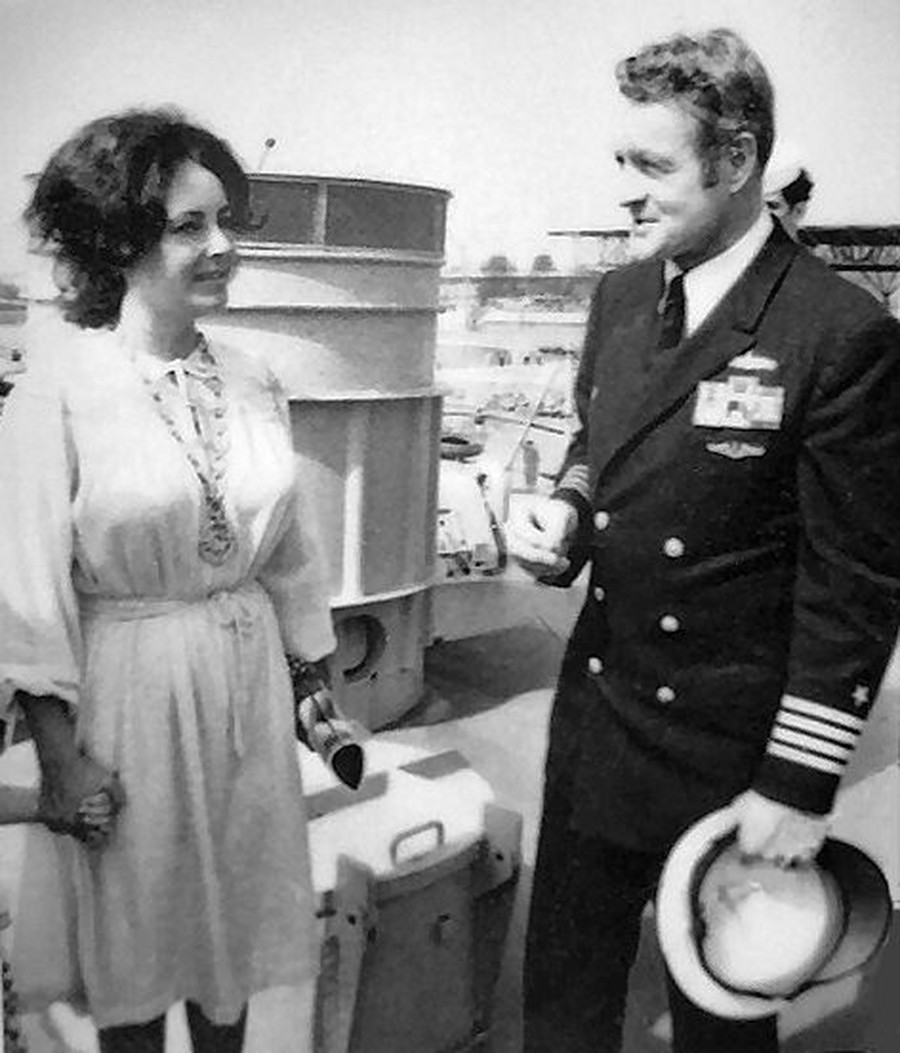 Элизабет Тейлор и командир фрегата Александр Синклер в Ленинграде, 1975 
