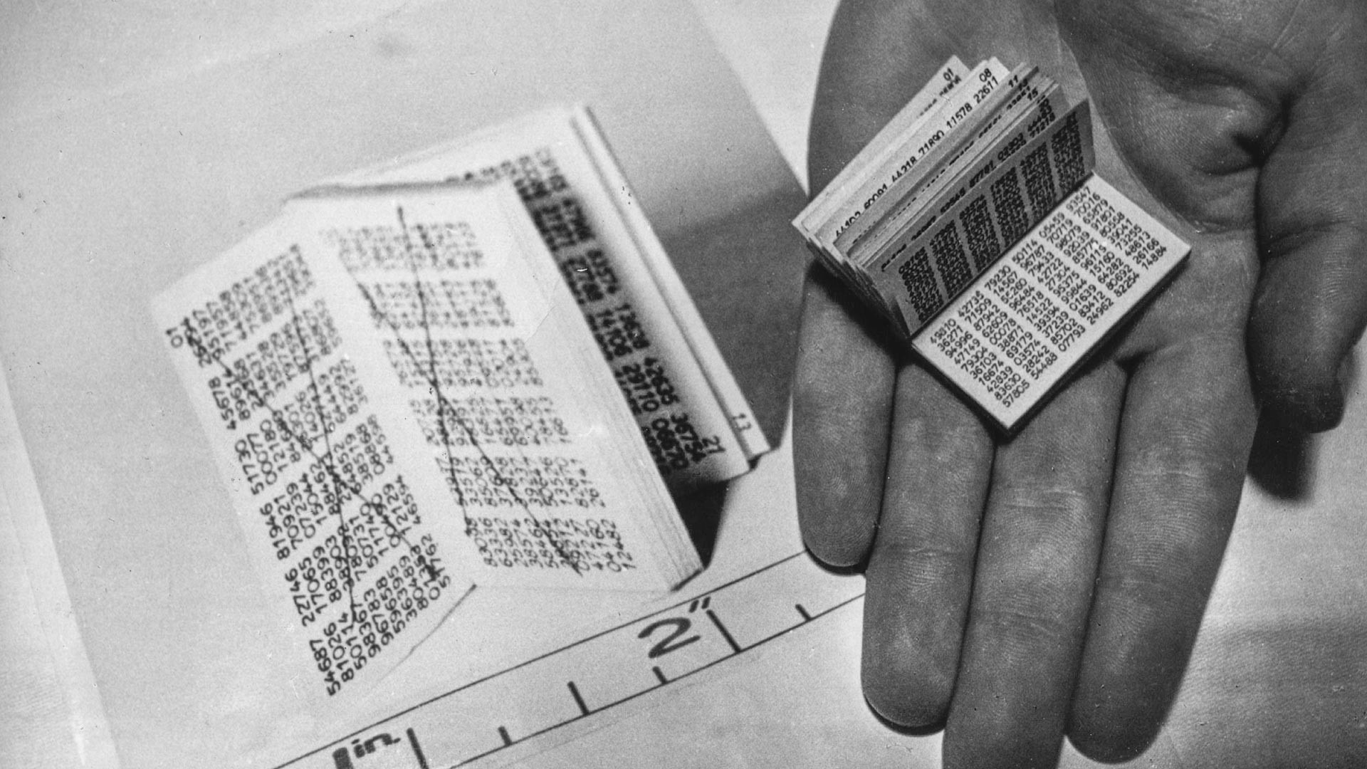 Minijaturni šifrarnik koji sadrži serije cifara. Po riječima državnog tužitelja Elwyna Jonesa, nju su špijuni koristili za dešifriranje poruka iz Moskve. 
