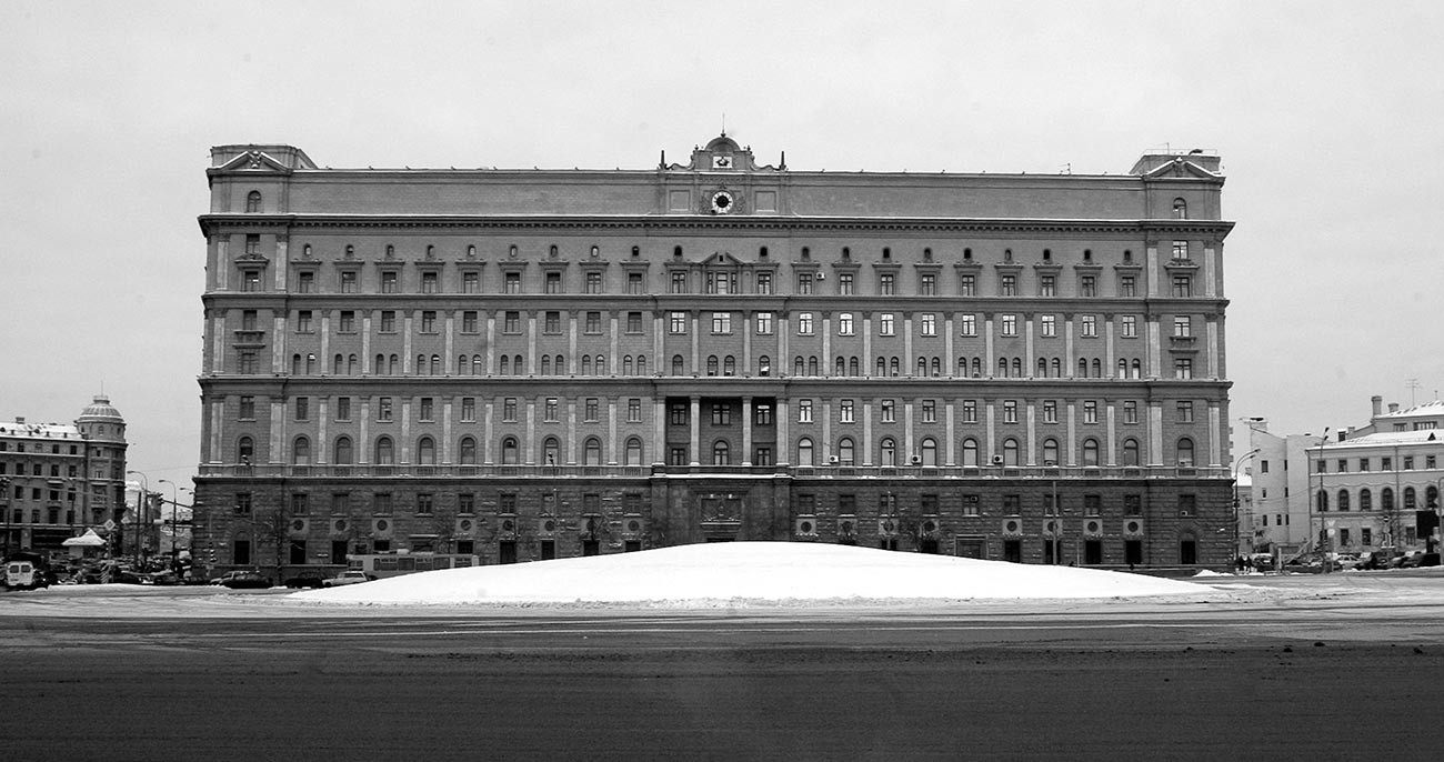 Pogled na zgradu KGB-a.