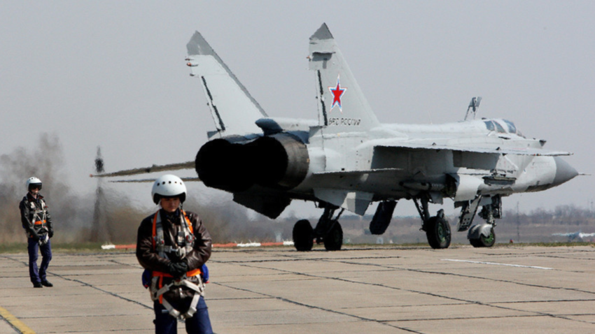 Се појави фотографија од првиот лет на МиГ-31К со хиперсонична ракета ...