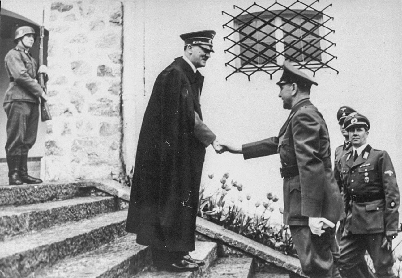 Адолф Хитлер и Анте Павелић, лидер Независне државе Хрватске. Сусрет приликом Павелићеве државне посете Бергхофу у Баварској. Немачка.