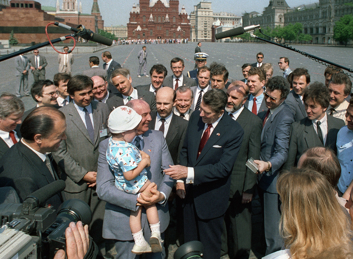 Gorbatschow und Ronald Reagan auf dem Roten Platz am 31. Mai 1988 
