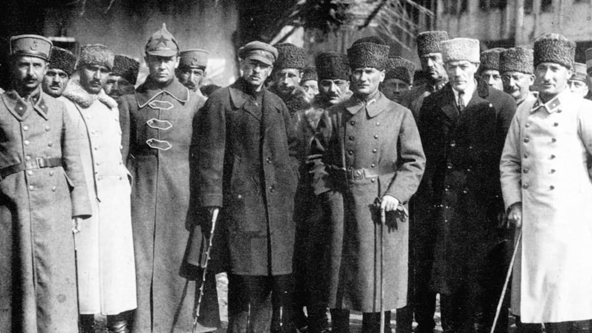 Војни саветници Радничко-сељачке Црвене армије и Мустафа Кемал Ататурк.