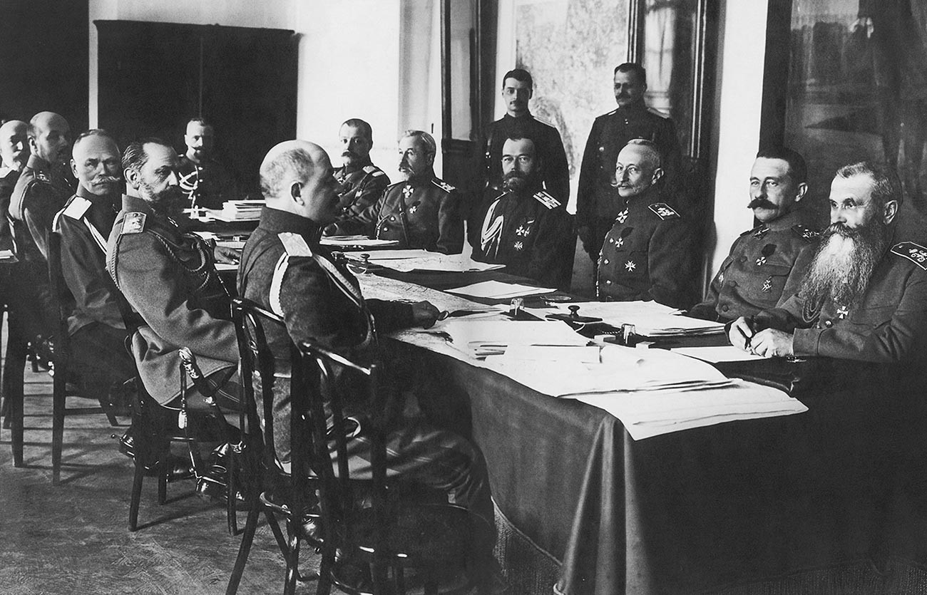 Nicola II nel quartier generale del capo dell'esercito imperiale russo a Mogilev, 1916
