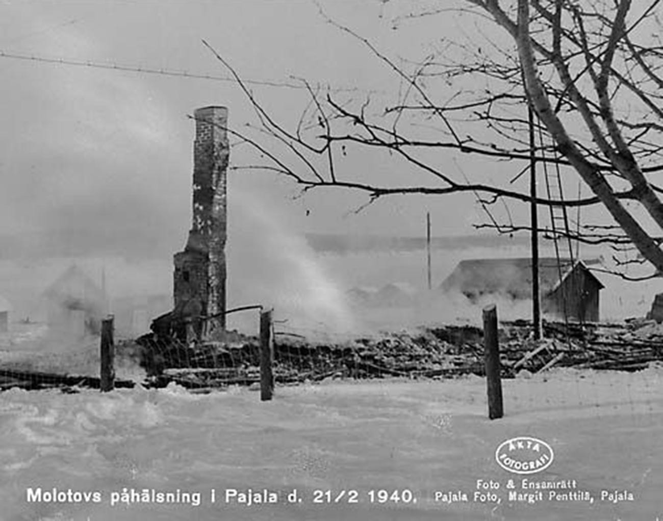Совјетски авиони су 1940. године, за време Зимског рата, случајно бомбардовали Пајалу на северу Шведске, 21. фебруар 1940.