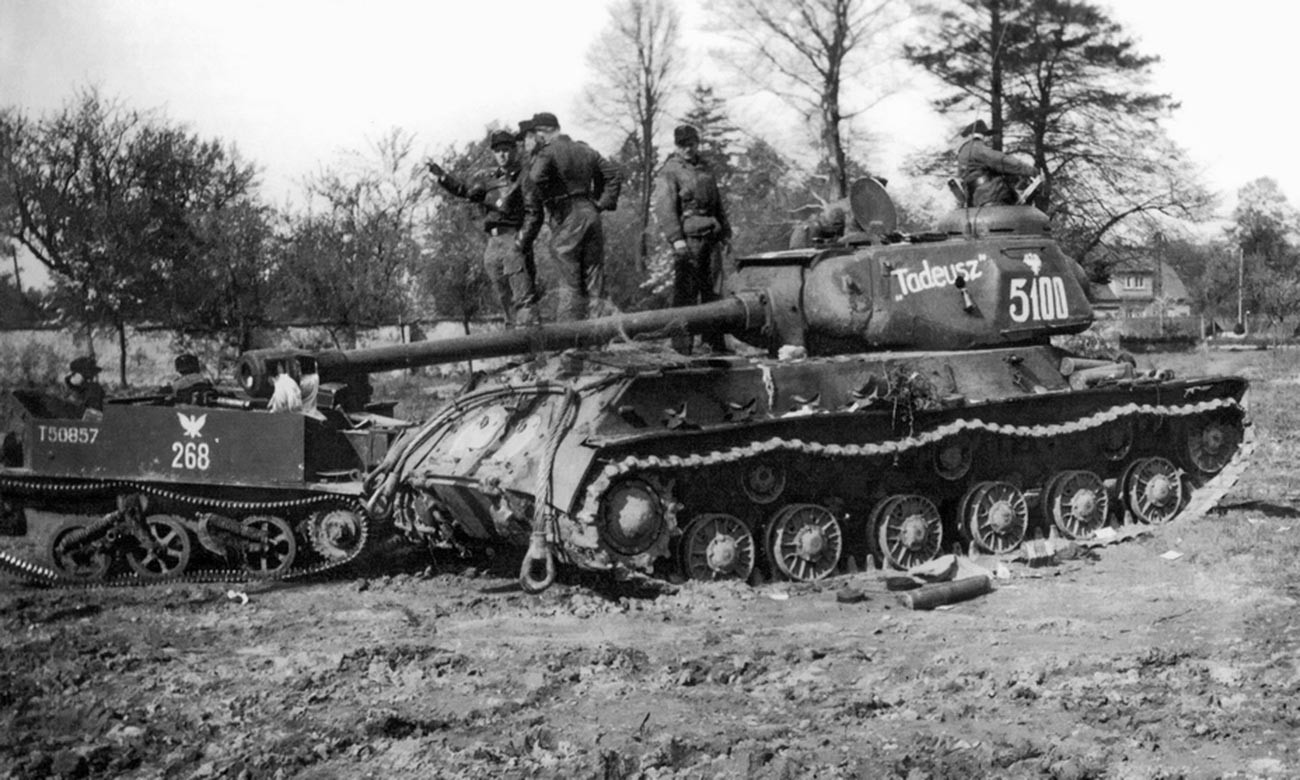 Un carro armato IS-2 polacco catturato dai tedeschi