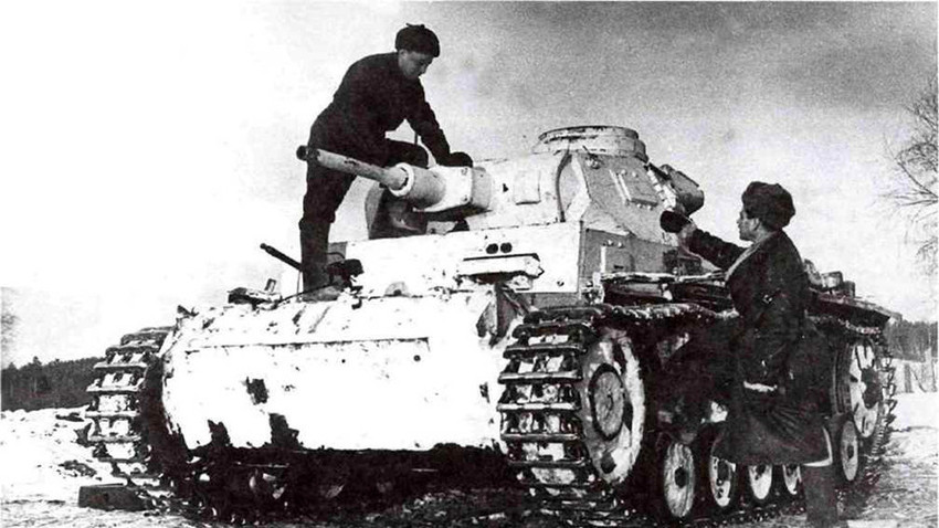 Совјетска посада на тенку Panzerkampfwagen III.