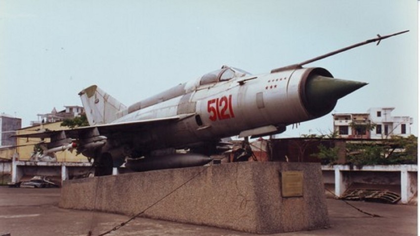  MiG-21 en el Museo de la Fuerza Aérea de Vietnam, Hanói.