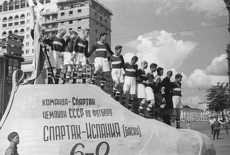 Фудбалери „Спартака“ на Паради спортиста 1937.